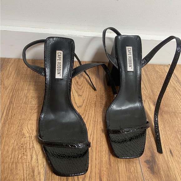 Black snakeskin heels - Picture 2 of 3